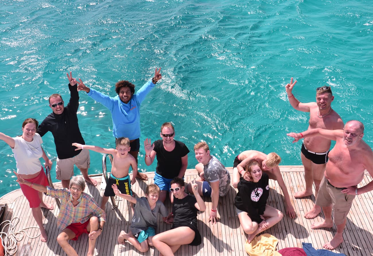 Luxury Cruise to Dolphin House. thumb 2